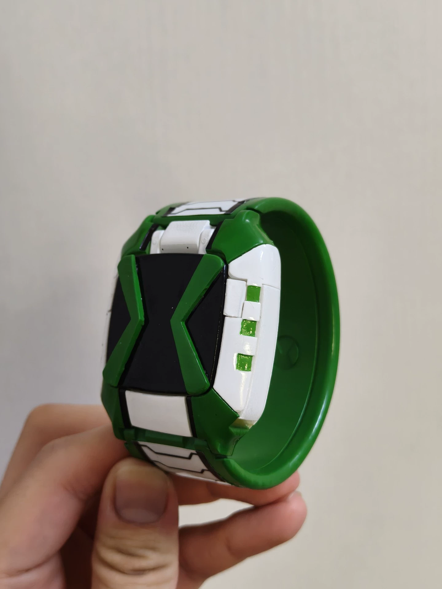 Ben 10 Ultimatrix V2 (Albedo Ultimate Omnitrix – Prop Version) photo review