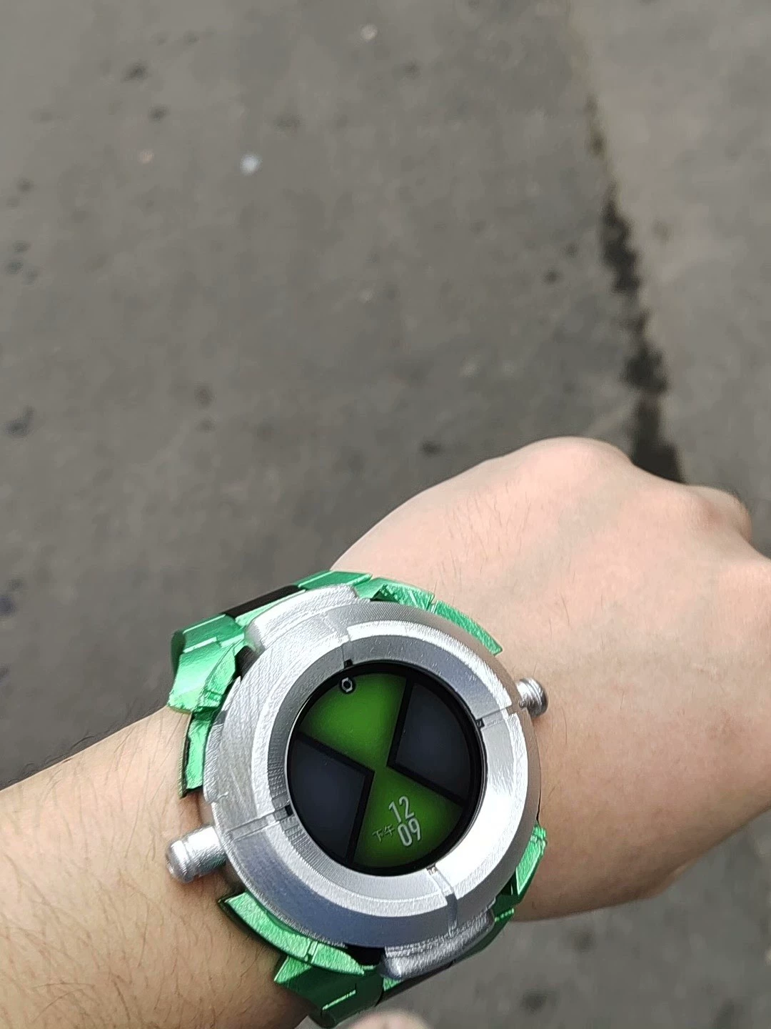 Ben 10 Ultimatrix V2 (Albedo Ultimate Omnitrix – Prop Version) photo review