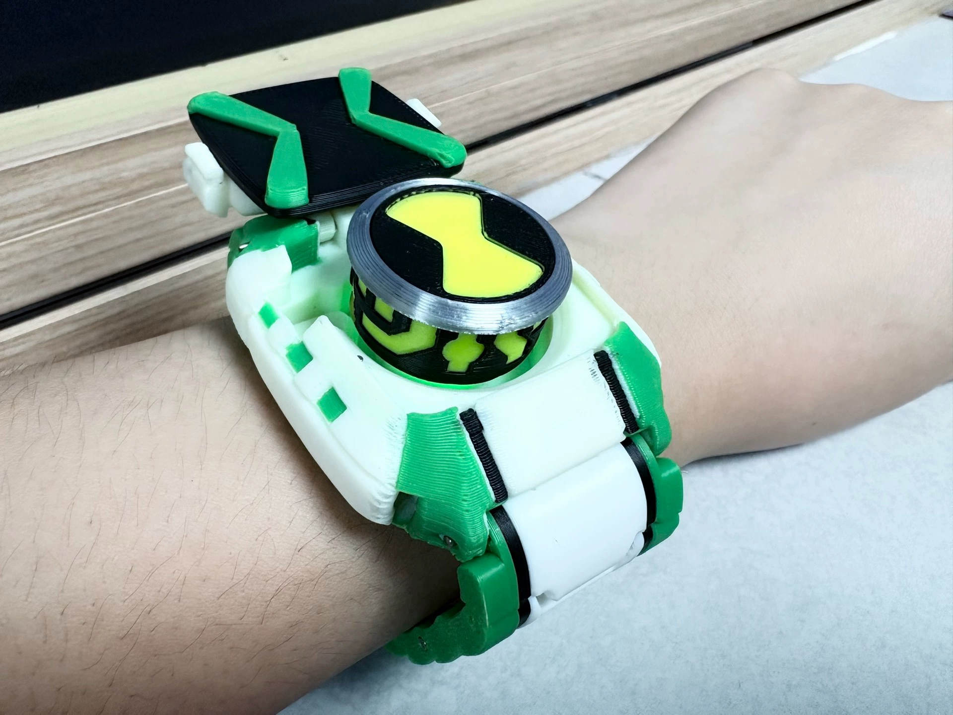 Ben 10 Ultimatrix V2 (Albedo Ultimate Omnitrix – Prop Version) photo review