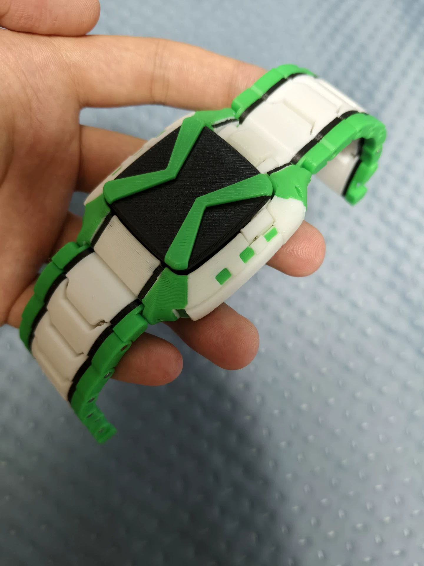 Ben 10 Ultimatrix V2 (Albedo Ultimate Omnitrix – Prop Version) photo review