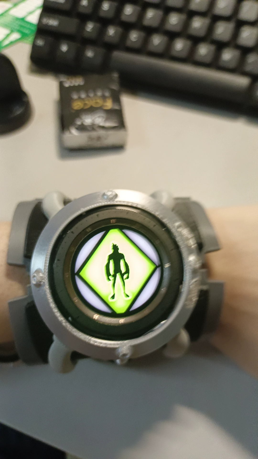 Ben 10 Ultimatrix V2 (Albedo Ultimate Omnitrix – Prop Version) photo review