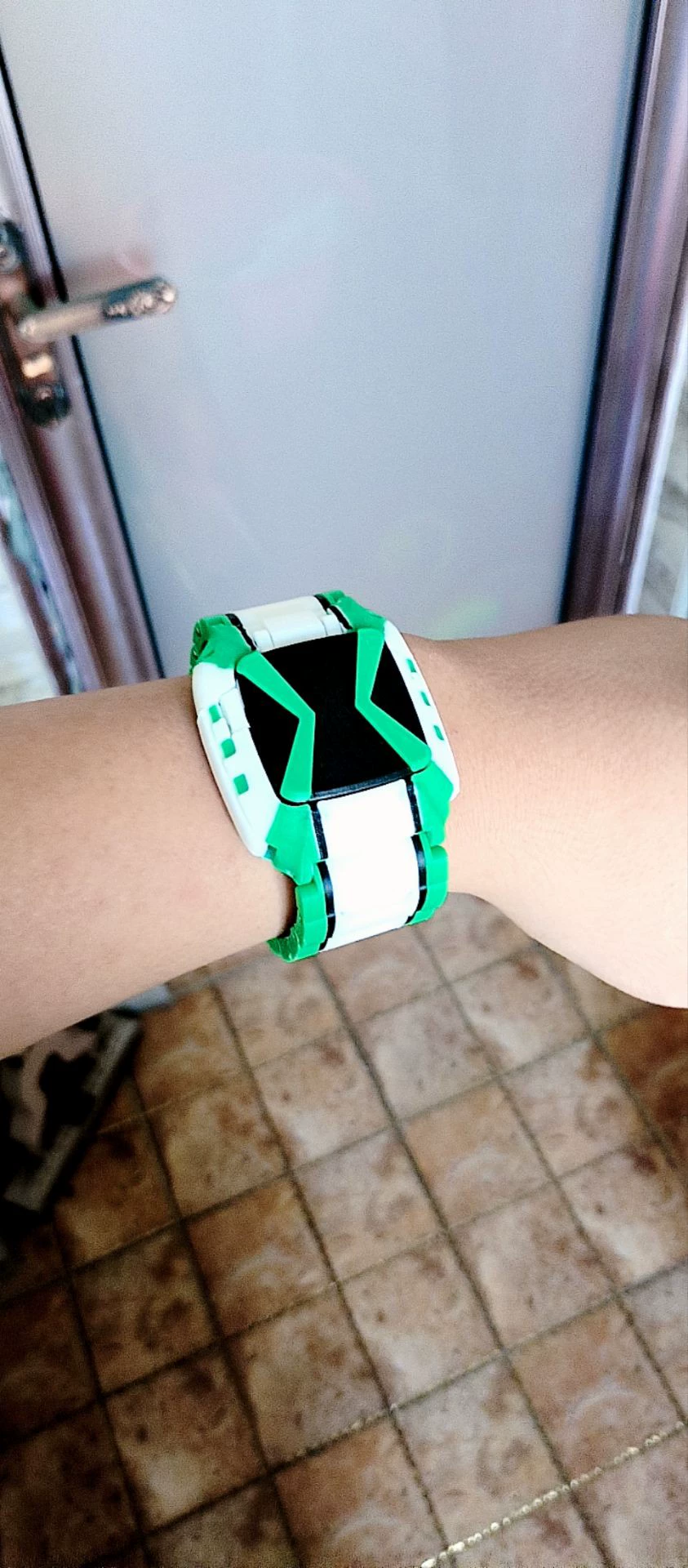 Ben 10 Ultimatrix V2 (Albedo Ultimate Omnitrix – Prop Version) photo review
