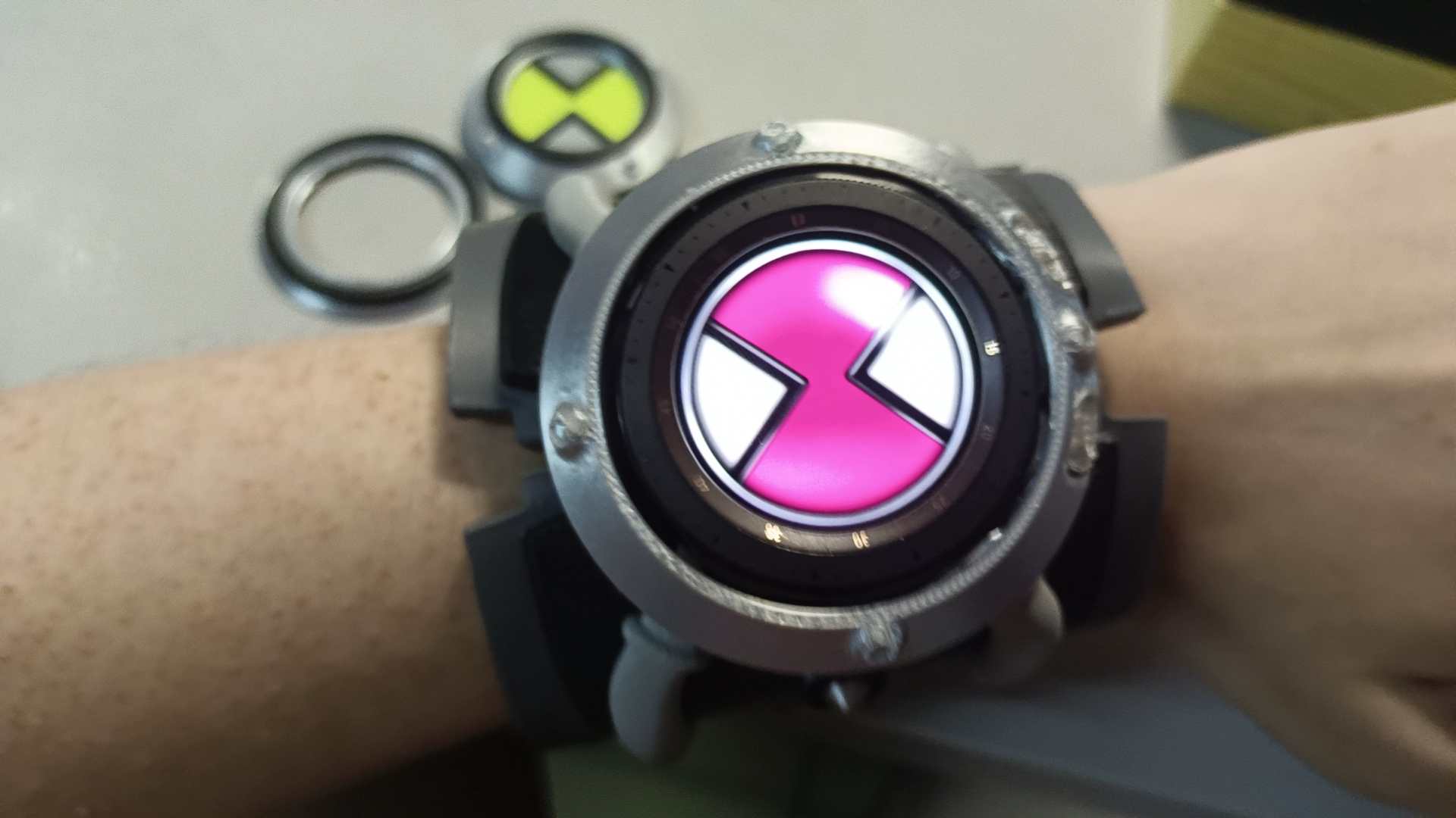 Ben 10 Ultimatrix V2 (Albedo Ultimate Omnitrix – Prop Version) photo review