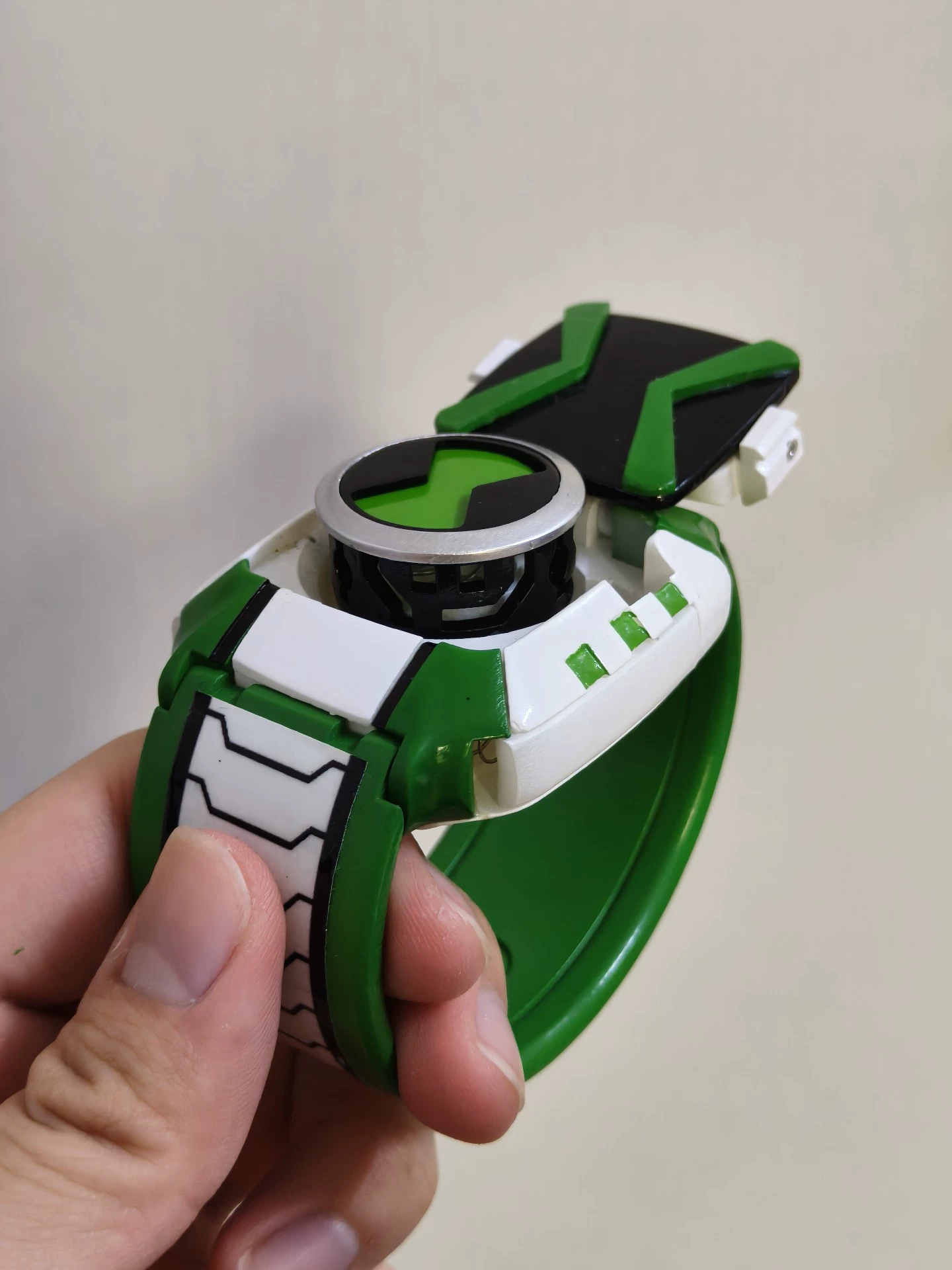 Ben 10 Ultimatrix V2 (Albedo Ultimate Omnitrix – Prop Version) photo review