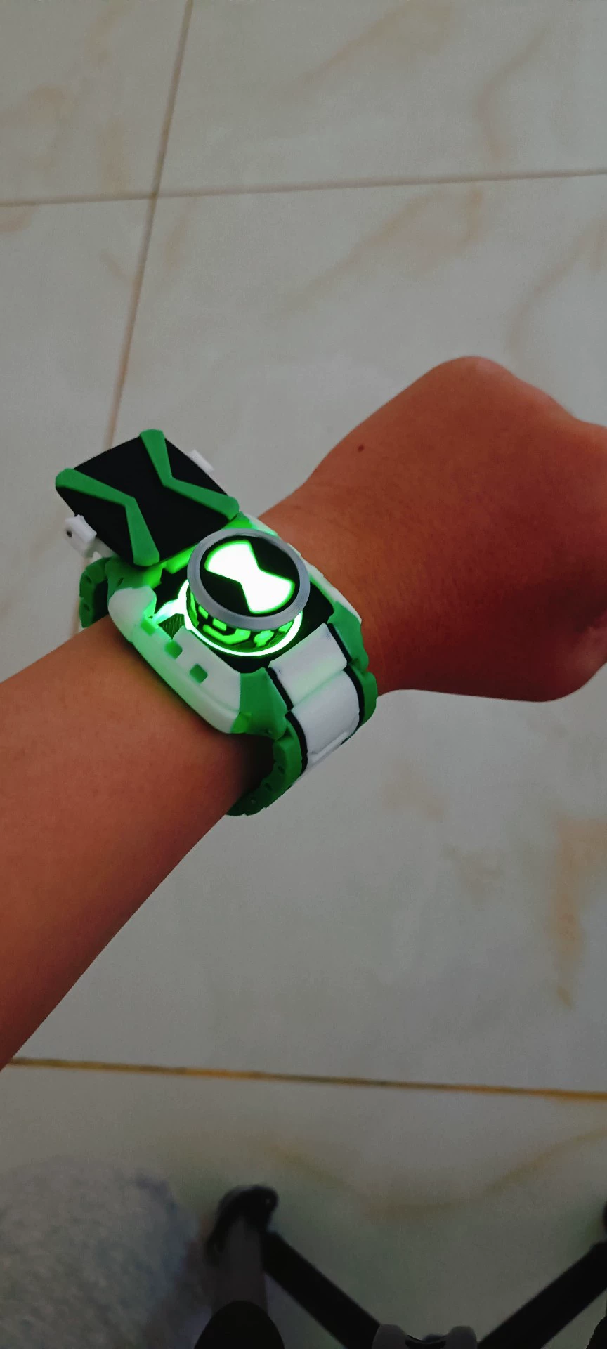 Ben 10 Ultimatrix V2 (Albedo Ultimate Omnitrix – Prop Version) photo review