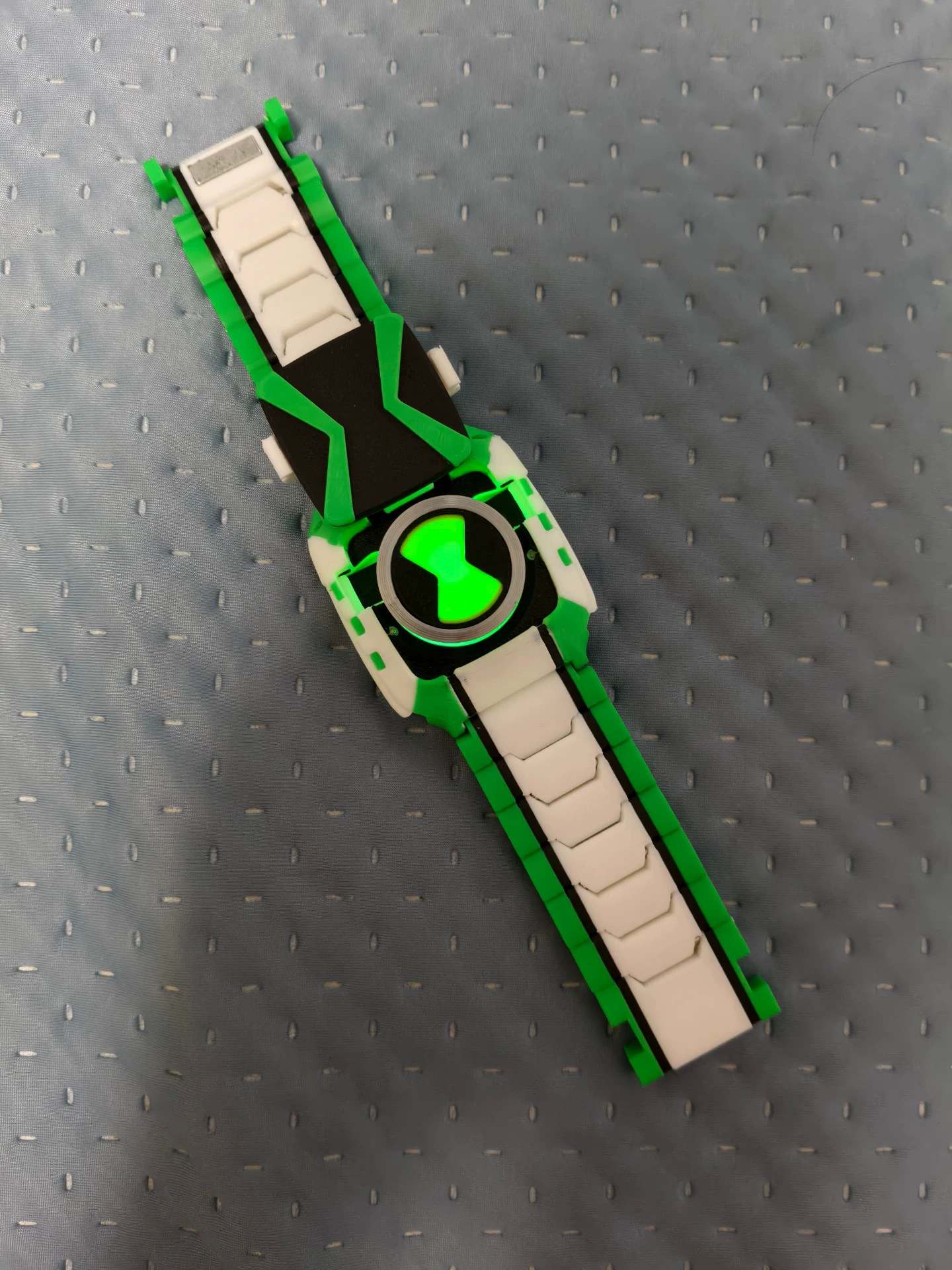 Ben 10 Ultimatrix V2 (Albedo Ultimate Omnitrix – Prop Version) photo review