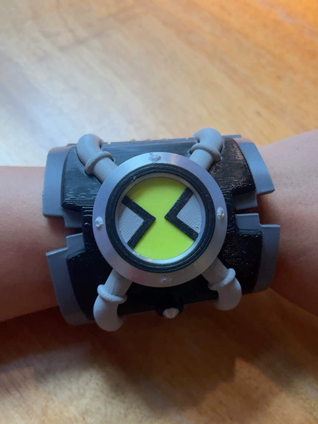 Ben 10 Ultimatrix V2 (Albedo Ultimate Omnitrix – Prop Version) photo review