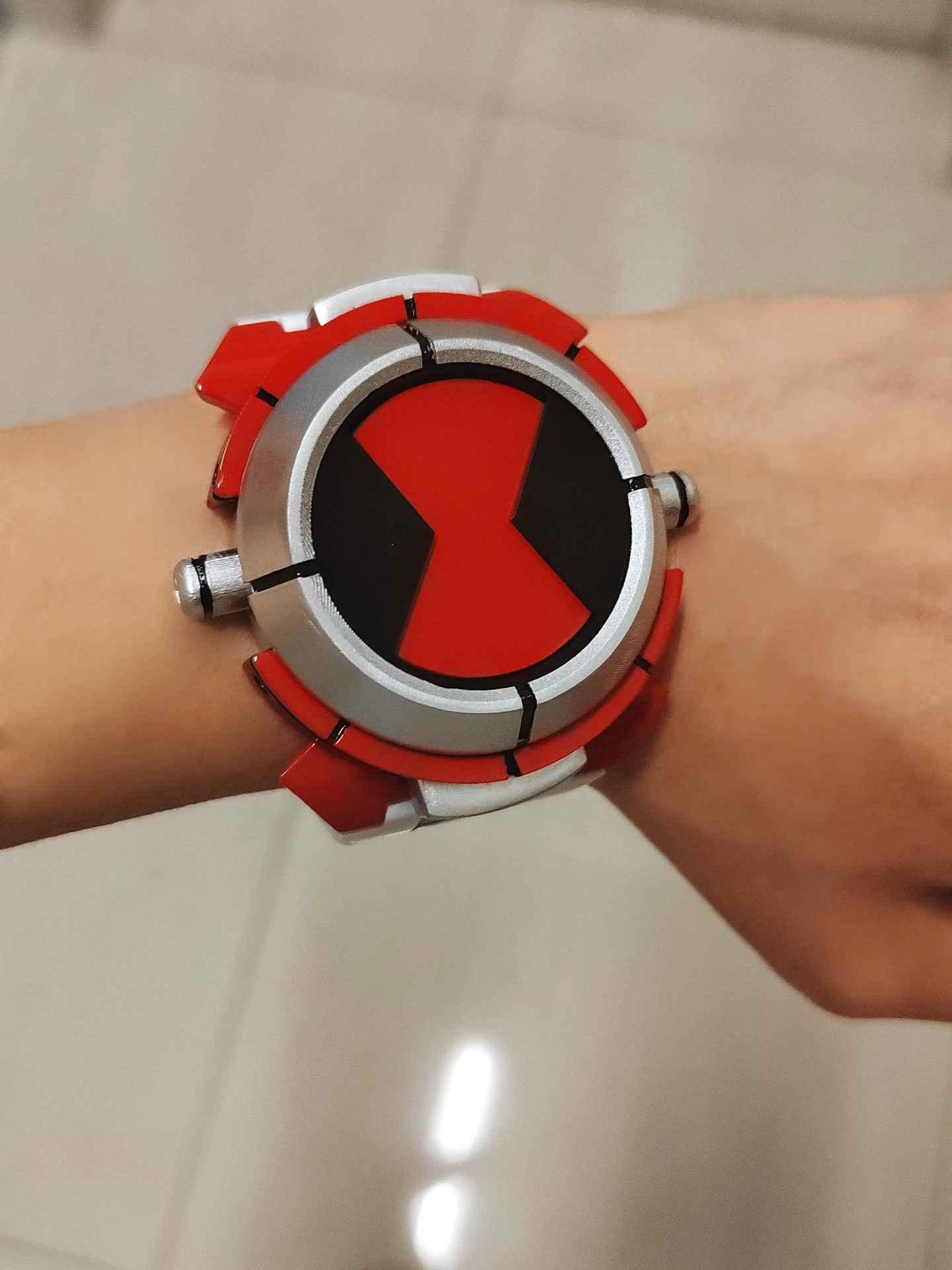 Ben 10 Ultimatrix V2 (Albedo Ultimate Omnitrix – Prop Version) photo review