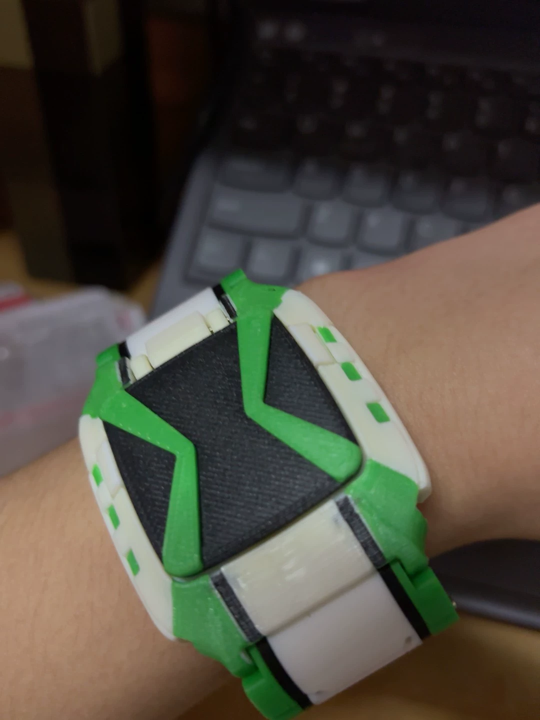 Ben 10 Ultimatrix V2 (Albedo Ultimate Omnitrix – Prop Version) photo review