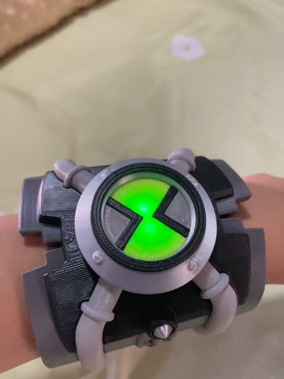 Ben 10 Ultimatrix V2 (Albedo Ultimate Omnitrix – Prop Version) photo review