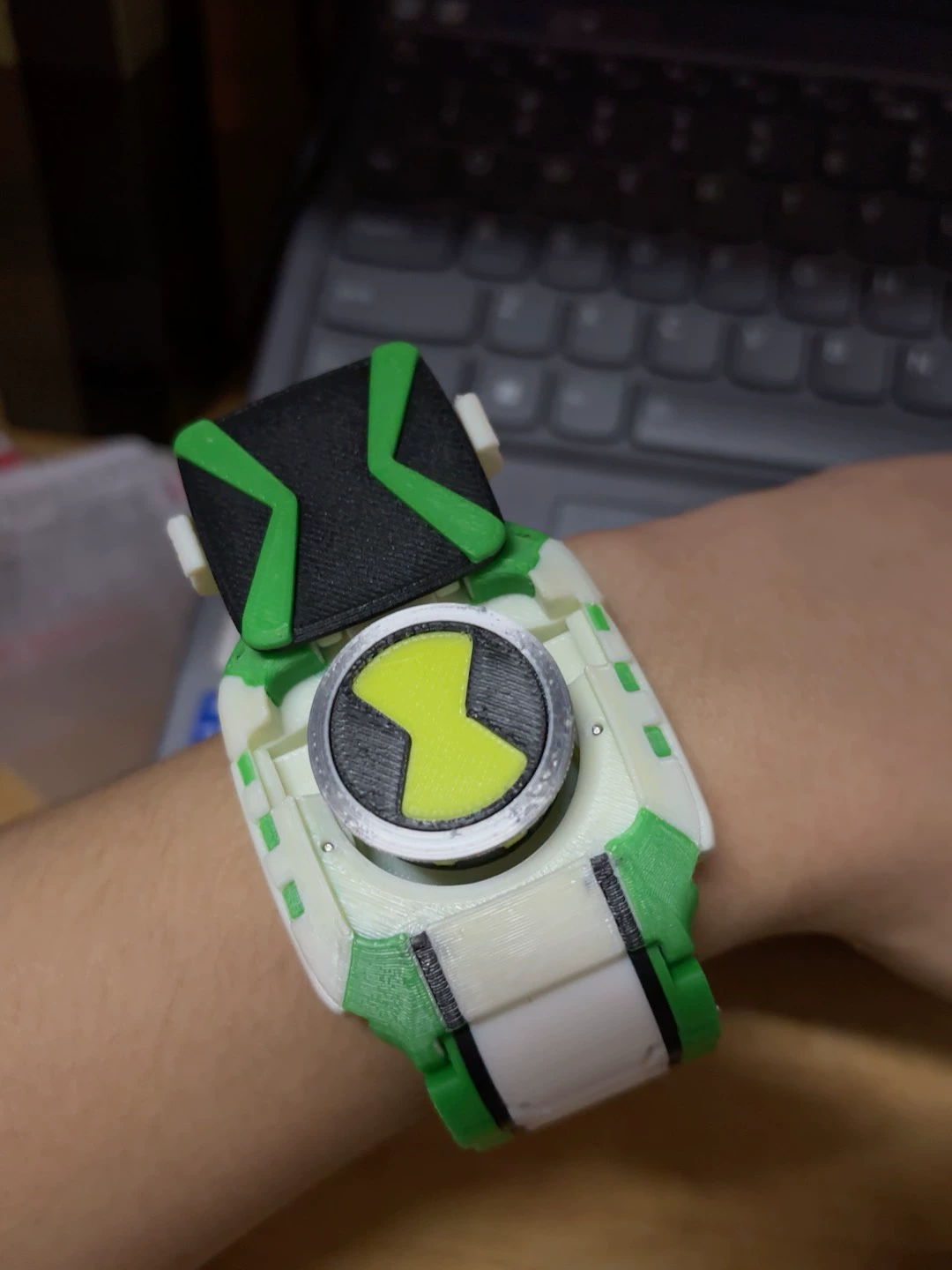 Ben 10 Ultimatrix V2 (Albedo Ultimate Omnitrix – Prop Version) photo review