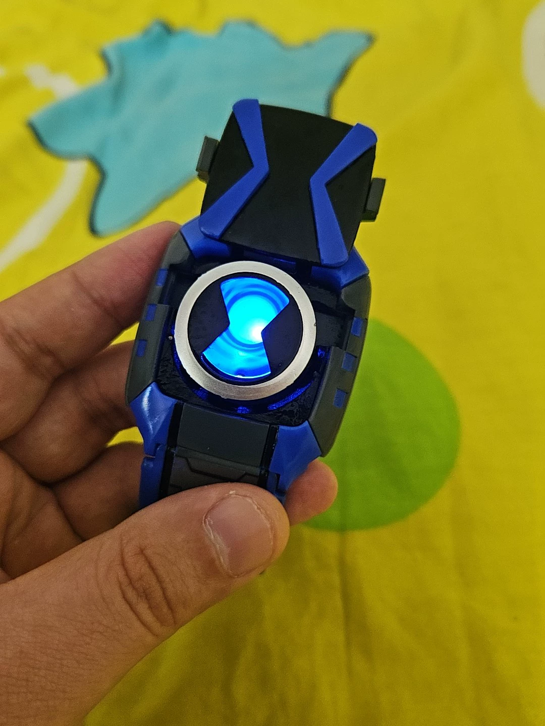 Ben 10 Ultimatrix V2 (Albedo Ultimate Omnitrix – Prop Version) photo review