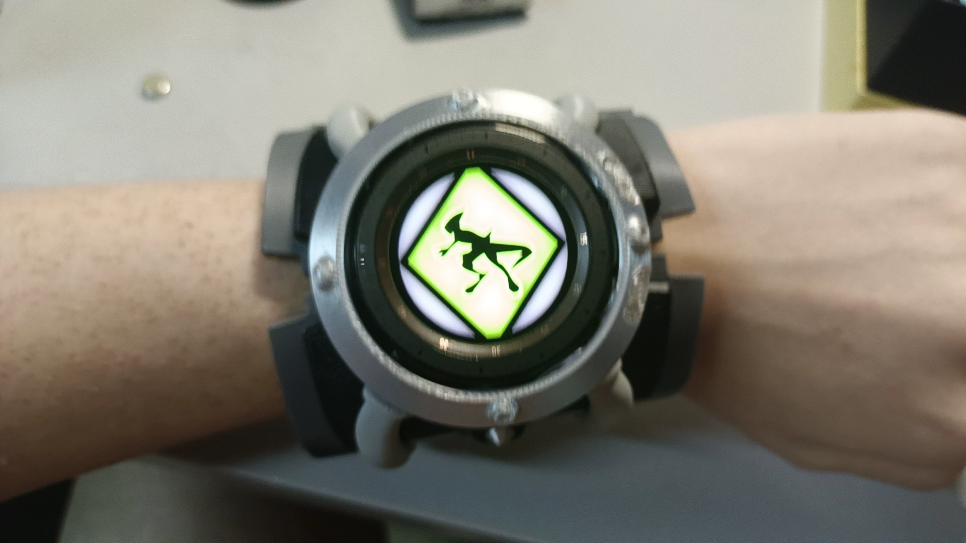 Ben 10 Ultimatrix V2 (Albedo Ultimate Omnitrix – Prop Version) photo review