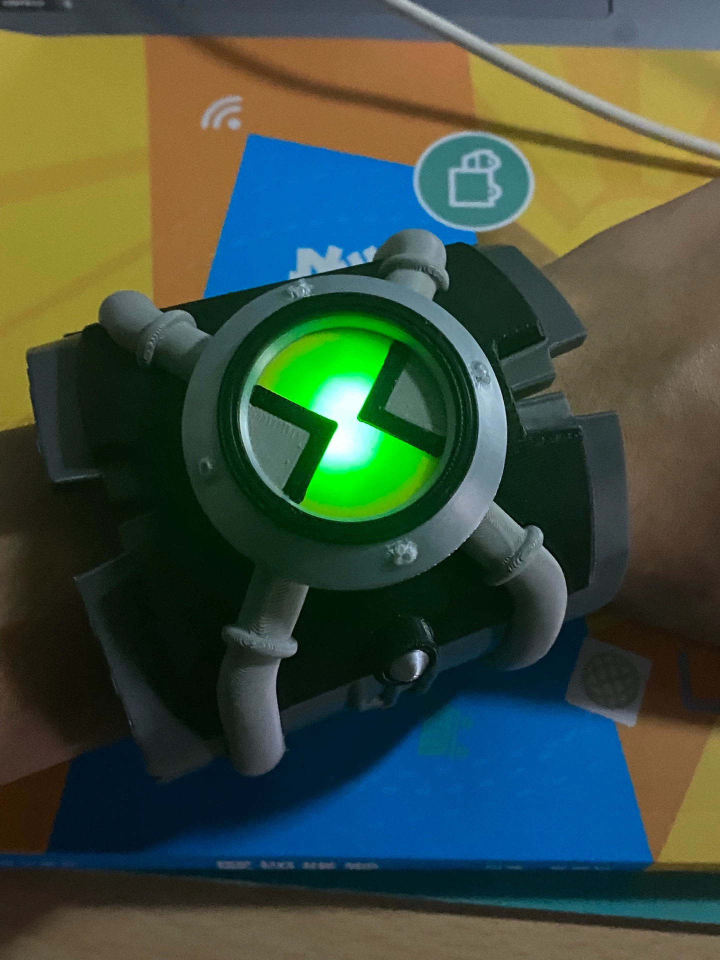 Ben 10 Ultimatrix V2 (Albedo Ultimate Omnitrix – Prop Version) photo review