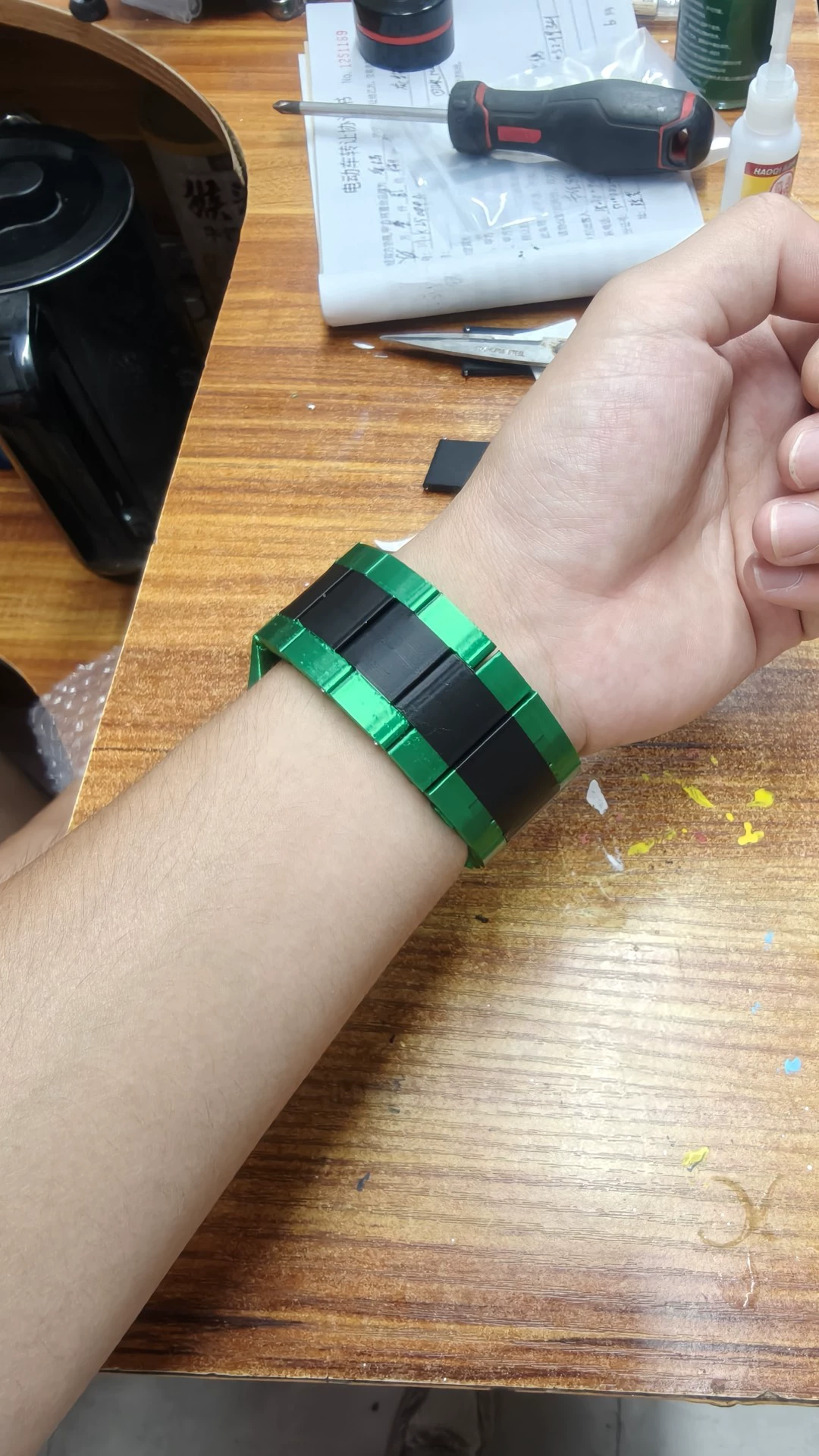 Ben 10 Ultimatrix V2 (Albedo Ultimate Omnitrix – Prop Version) photo review