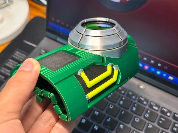 Ben 10 Ultimatrix Watch (Ultimate Alien Watch) Cosplay Prop - Image 5