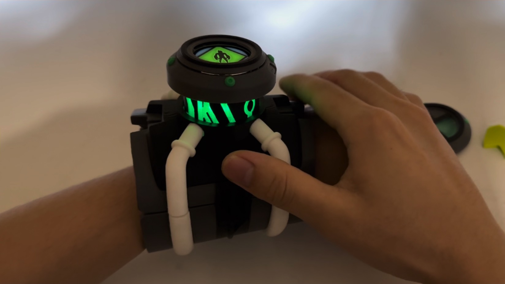 Ben 10 “Race Against Time” Omnitrix (First Generation) - Image 10