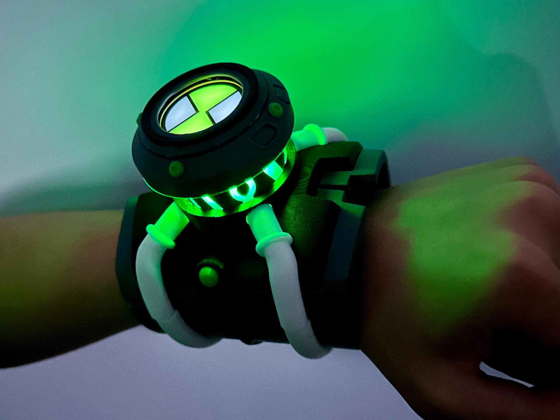 Ben 10 “Race Against Time” Omnitrix (First Generation) - Image 3