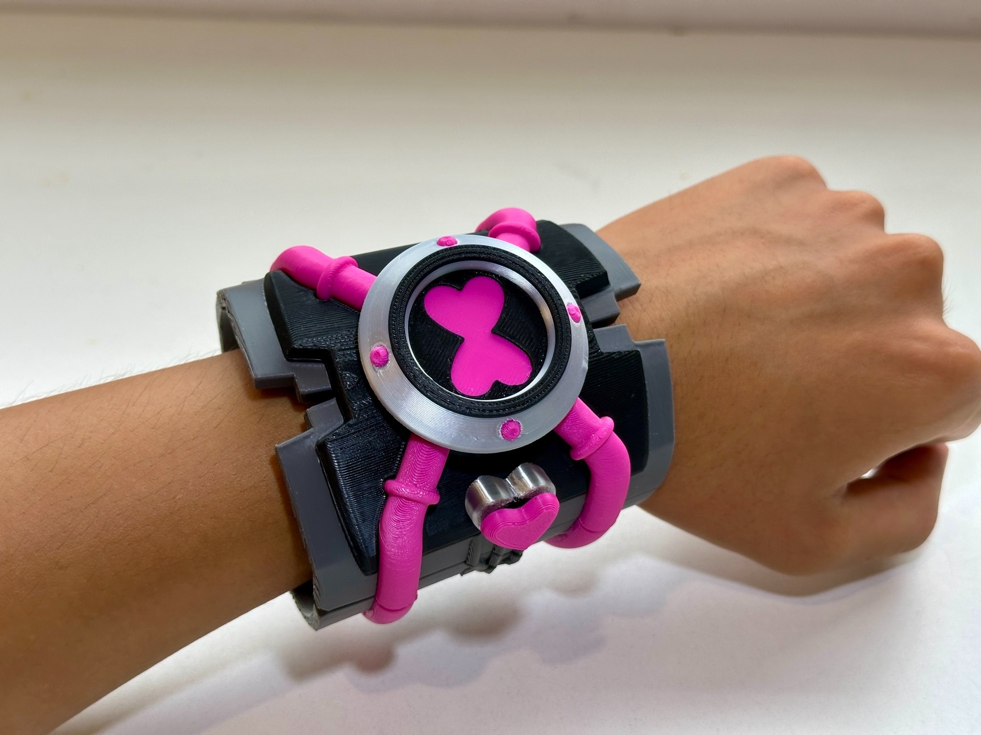 Ben 10 Omnitrix watch original — classic green dial